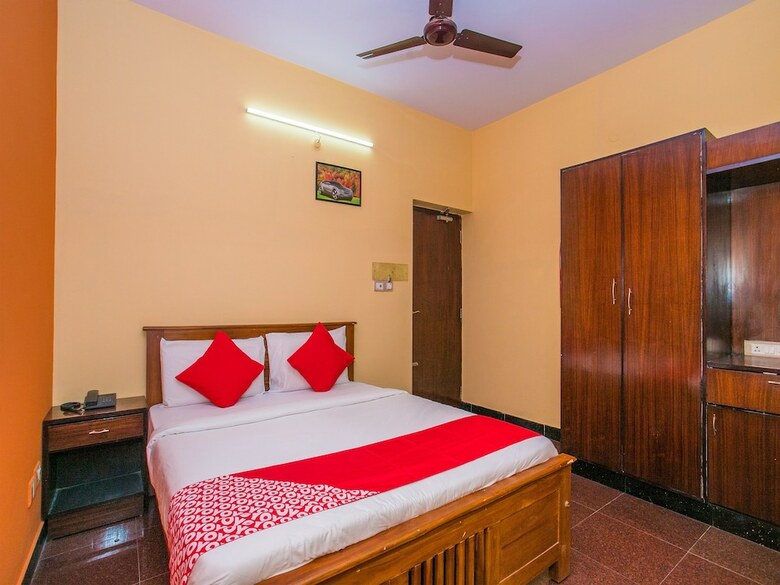 Hotel Oyo 16896 Priyanka Residency