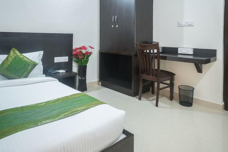 Hotel Treebo Raj Avenue