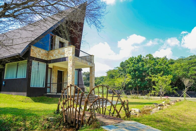 Hotel Liyya Water Villas