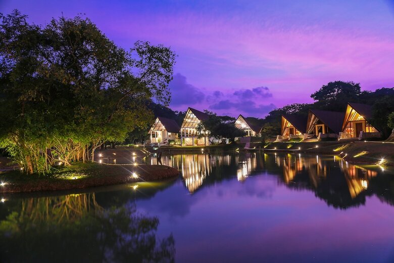 Hotel Liyya Water Villas