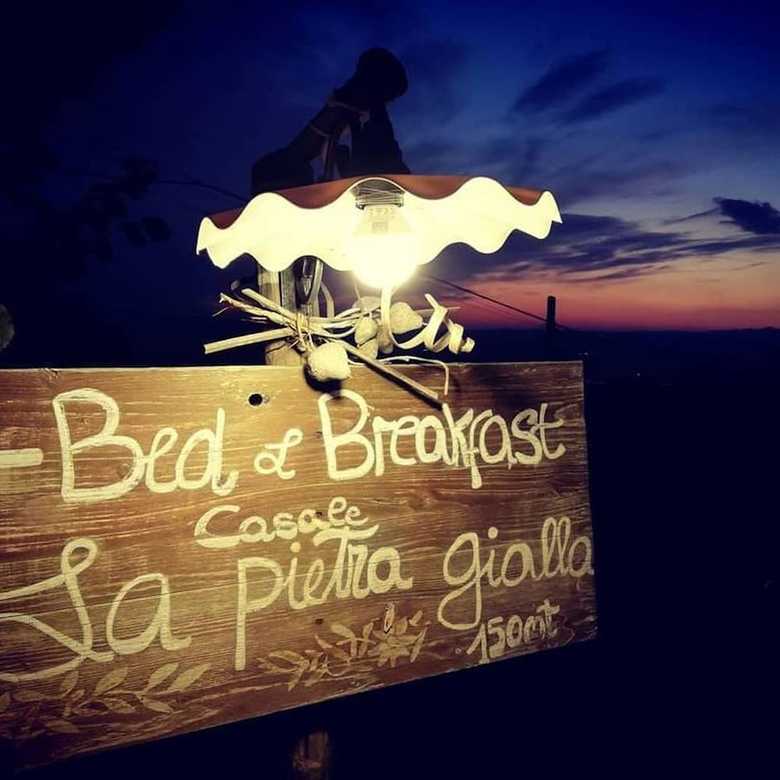 Casale La Pietra Gialla B&B