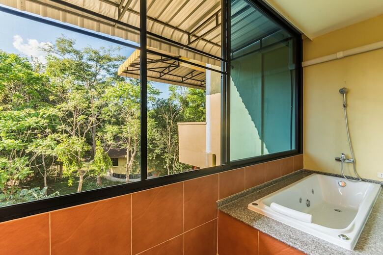 Hotel Chiangrai Lake Hill Resort