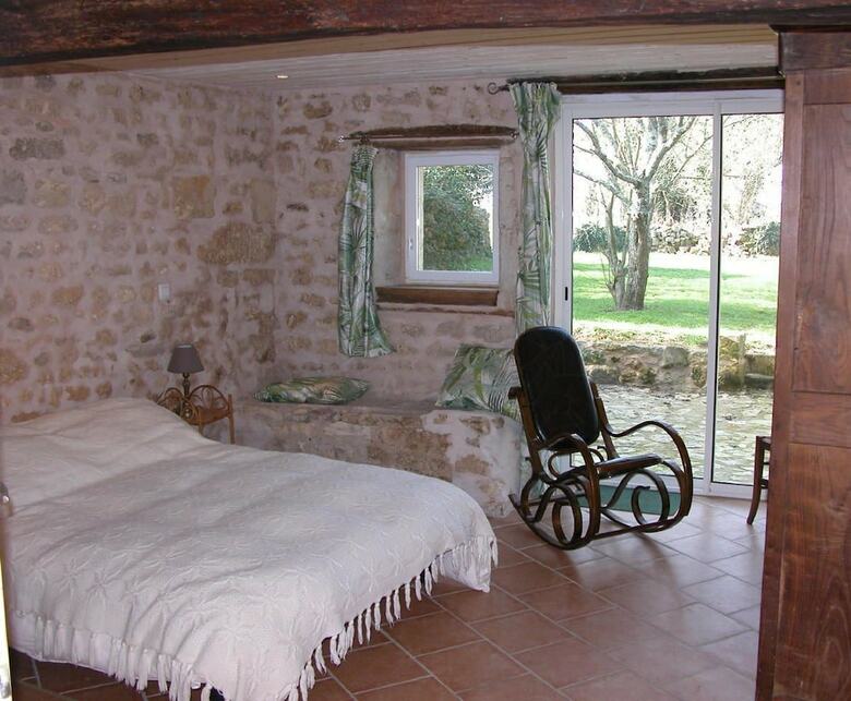 Hotel Chambre D'h�tes La Pertuzerie