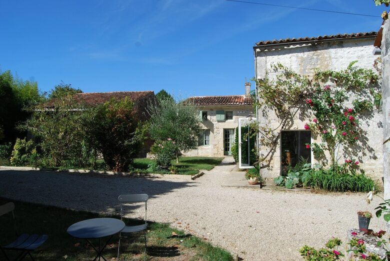Hotel Chambre D'h�tes La Pertuzerie