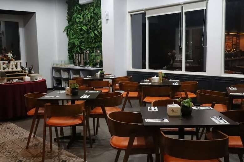 Hotel Front One Inn Kediri
