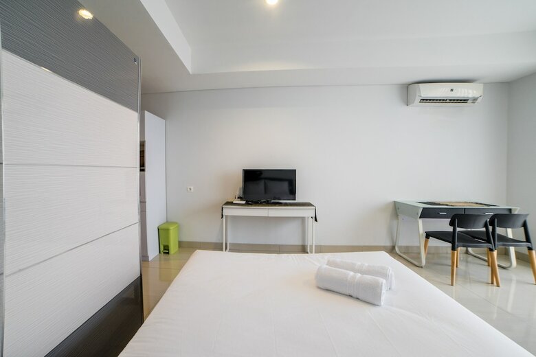 Mountain View Studio @ Dago Suites Apartment With Balcony