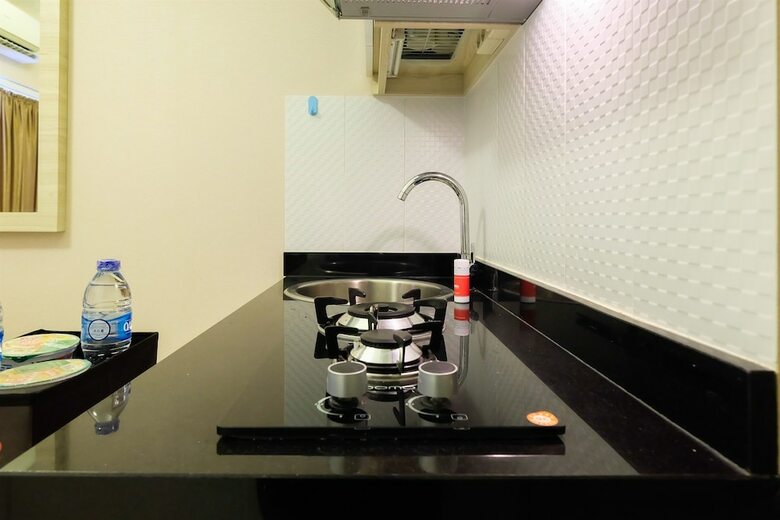 Easy Access To Mall Green Pramuka Apartment