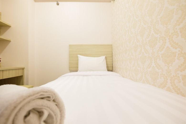 Easy Access To Mall Green Pramuka Apartment