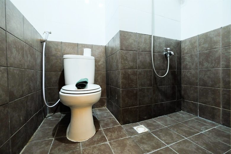 Easy Access To Mall Green Pramuka Apartment