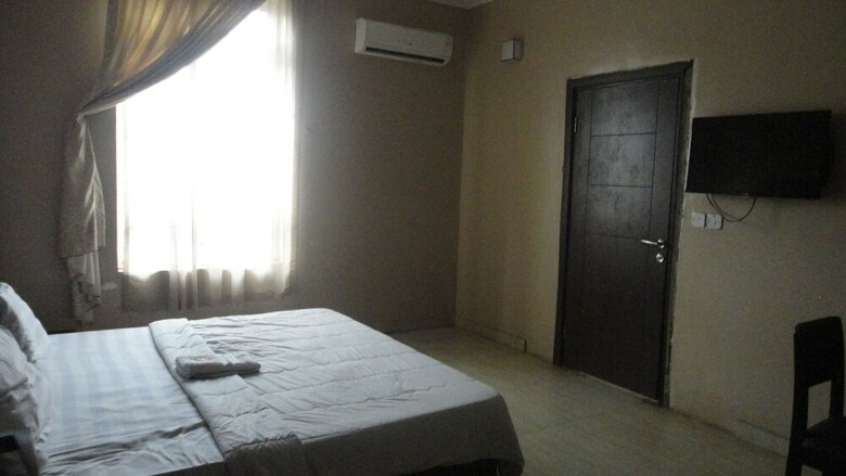 Stage 5 Hotel And Suites