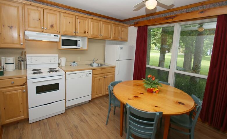 Elmhirst's Resort - On A Lake