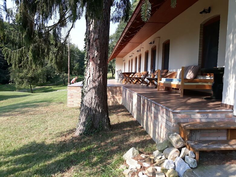 Hotel V�r�s-cser Vend�gh�z
