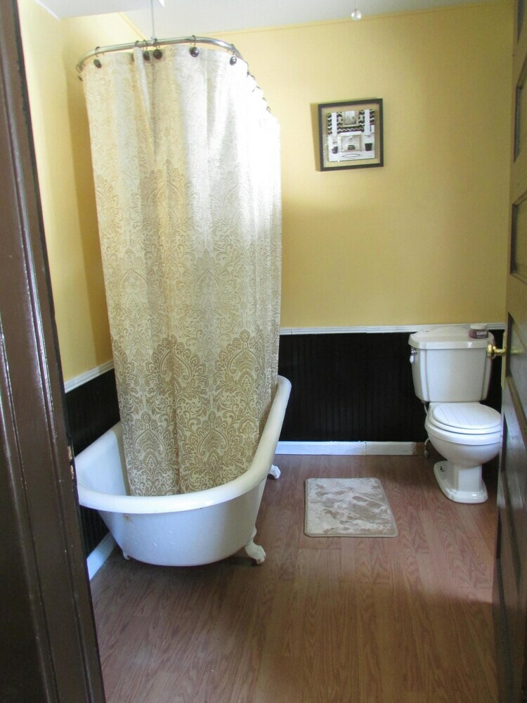Whole Hearts Bed And Breakfast - Adults Only