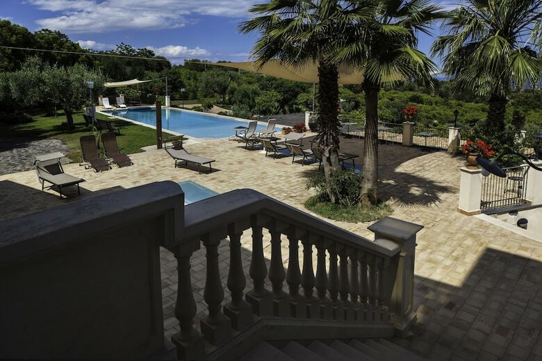 Agroturismo Tenuta Santa Tecla