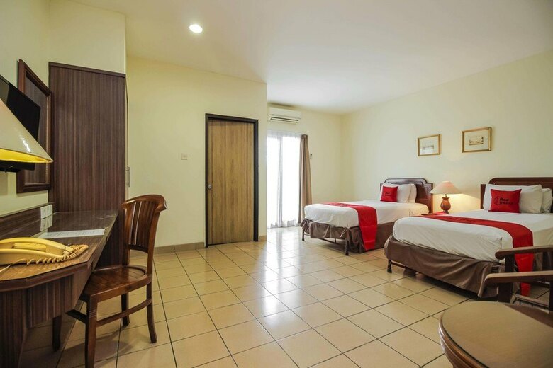 Hotel Reddoorz Plus Near Gbk Senayan