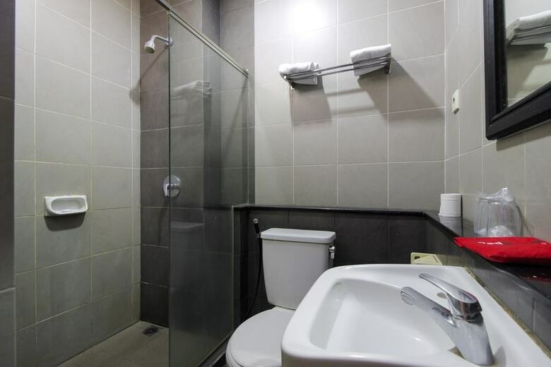 Hotel Reddoorz Plus Near Gbk Senayan