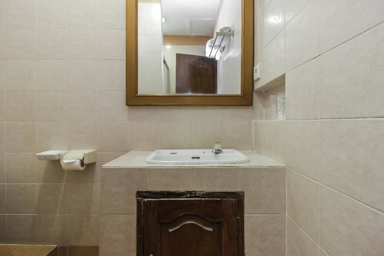 Hotel Reddoorz Plus Near Gbk Senayan