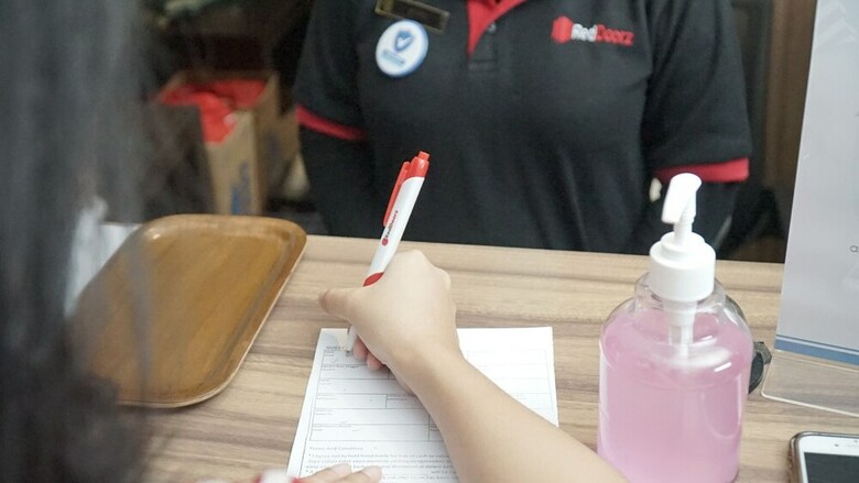 Hotel Reddoorz Plus Near Gbk Senayan