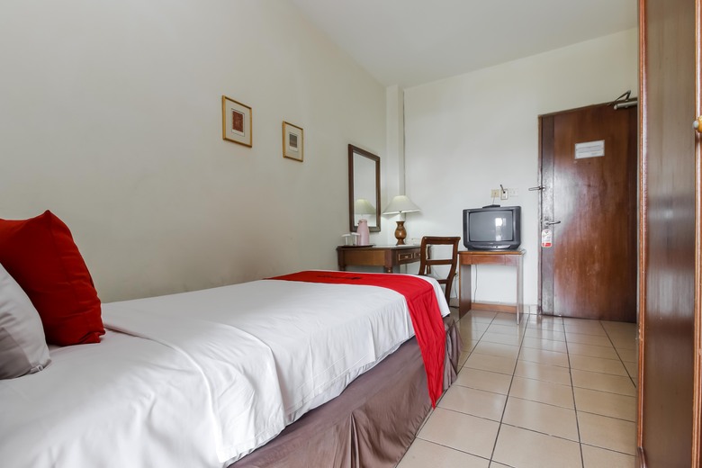 Hotel Reddoorz Plus Near Gbk Senayan