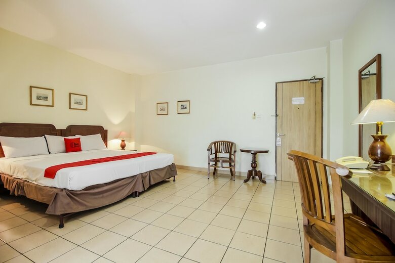 Hotel Reddoorz Plus Near Gbk Senayan