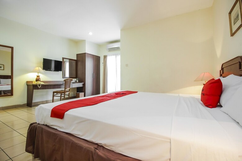 Hotel Reddoorz Plus Near Gbk Senayan