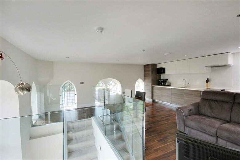 Luxury Apartment 20 Min. From London