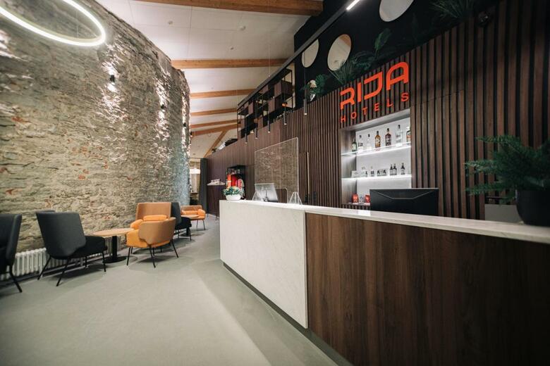 Meriton Old Town Hotel