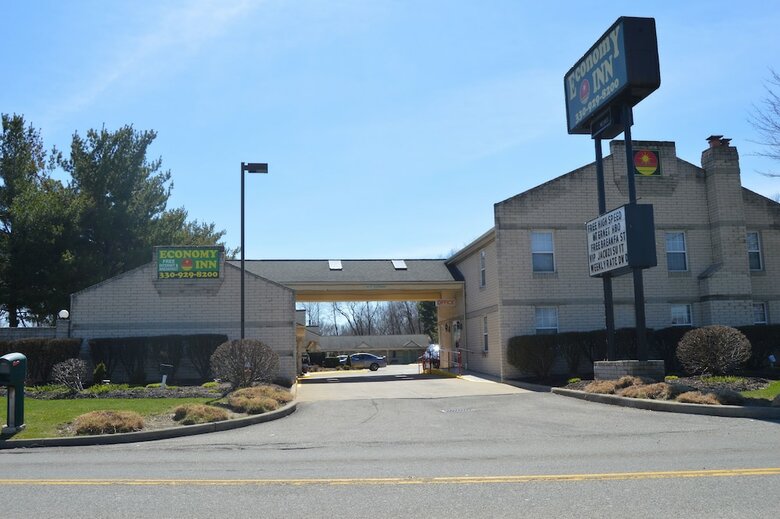 Motel Economy Inn - Akron