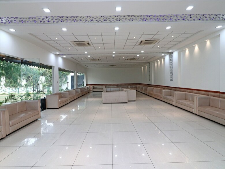 Hotel Oyo 16080 The Royal Orchid