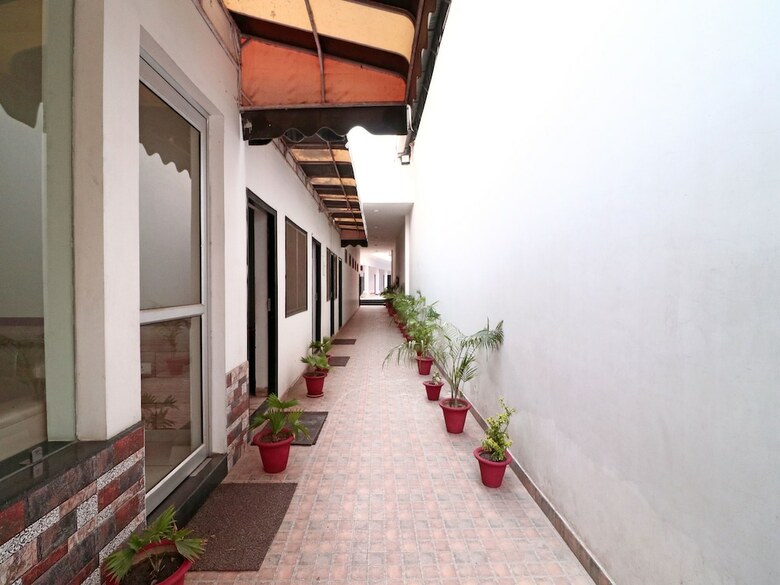Hotel Oyo 16080 The Royal Orchid