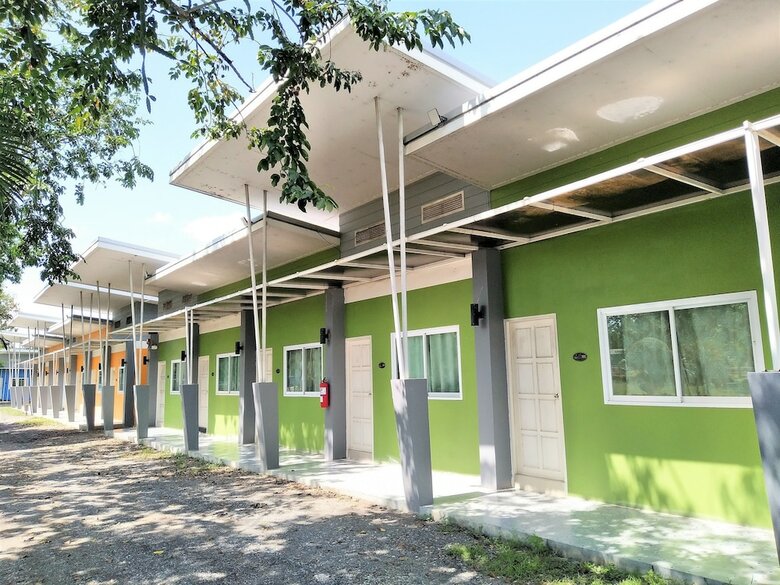 Hotel The Palm Village