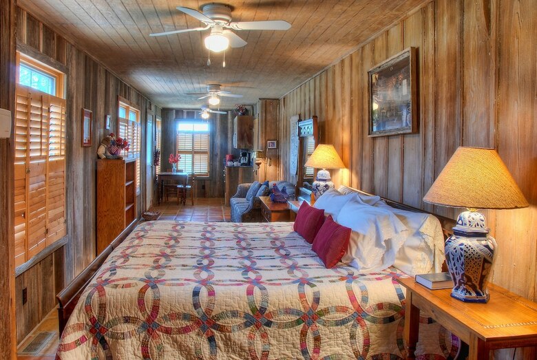 Kuebler Waldrip Haus Bed And Breakfast