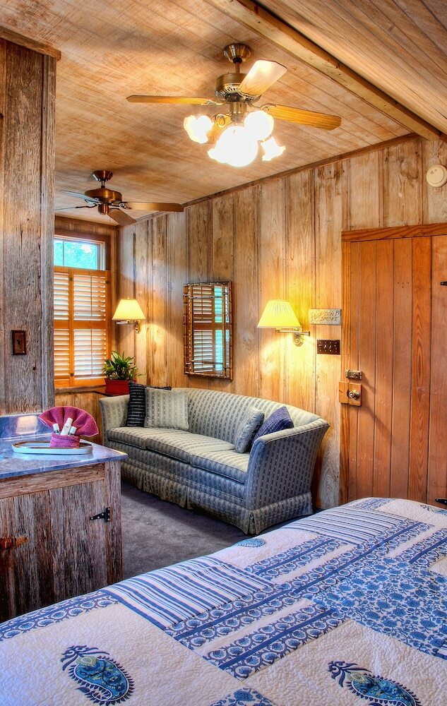 Kuebler Waldrip Haus Bed And Breakfast