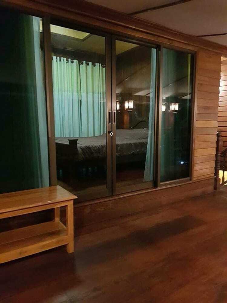 Hotel Riverside Home
