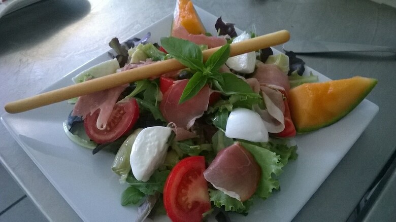Hotel Le Caf� Des Fleurs Chambres D'h�tes