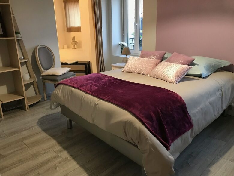 Hotel Le Caf� Des Fleurs Chambres D'h�tes