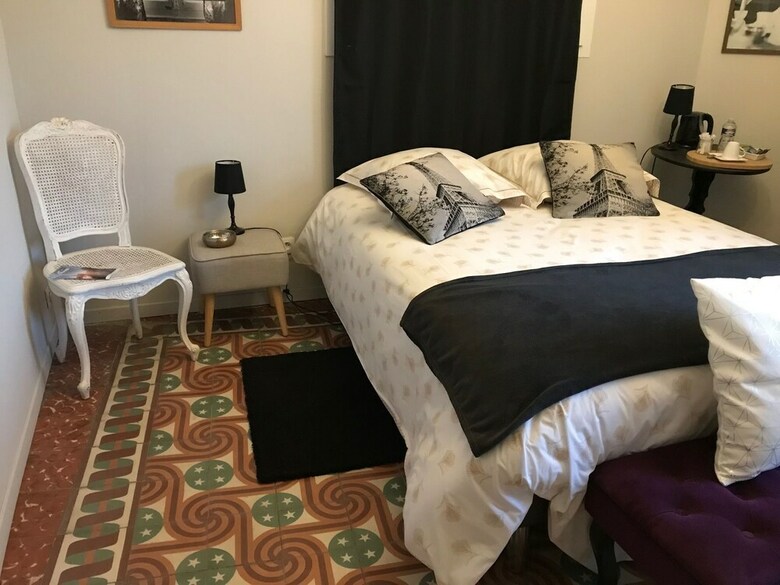 Hotel Le Caf� Des Fleurs Chambres D'h�tes