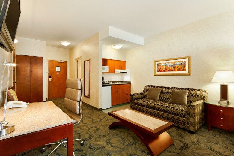 Poco Inn And Suites Hotel And Conference Center