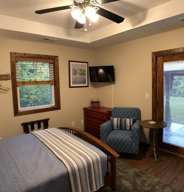 Walnut Waters Bed & Breakfast