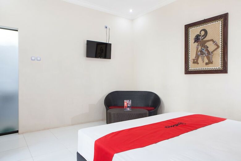 Hotel Reddoorz Plus Near Mall Roxy Banyuwangi