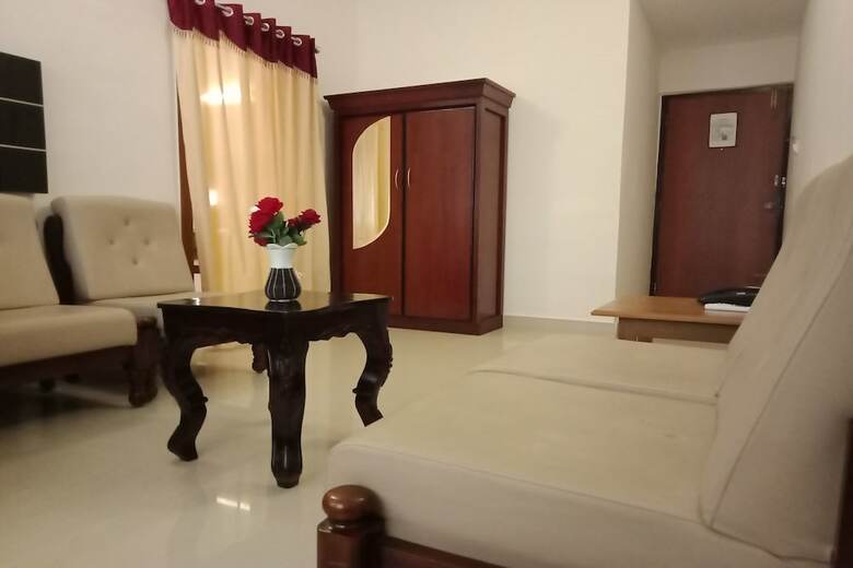 Oyo 19742 Hotel Dona Castle