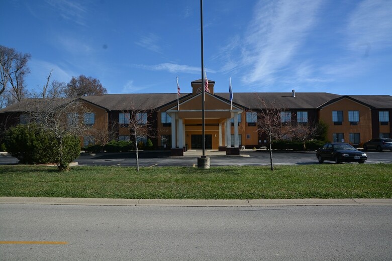 Hotel Countryside Inn & Suites