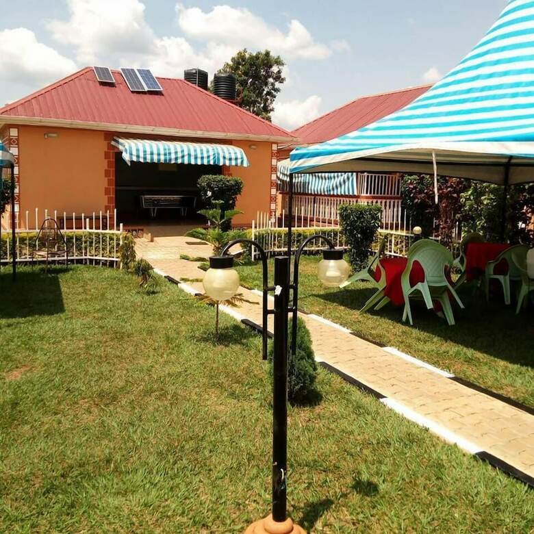 Happy Wallet Gardens Hotel