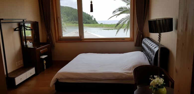 Jeju Lake Pension