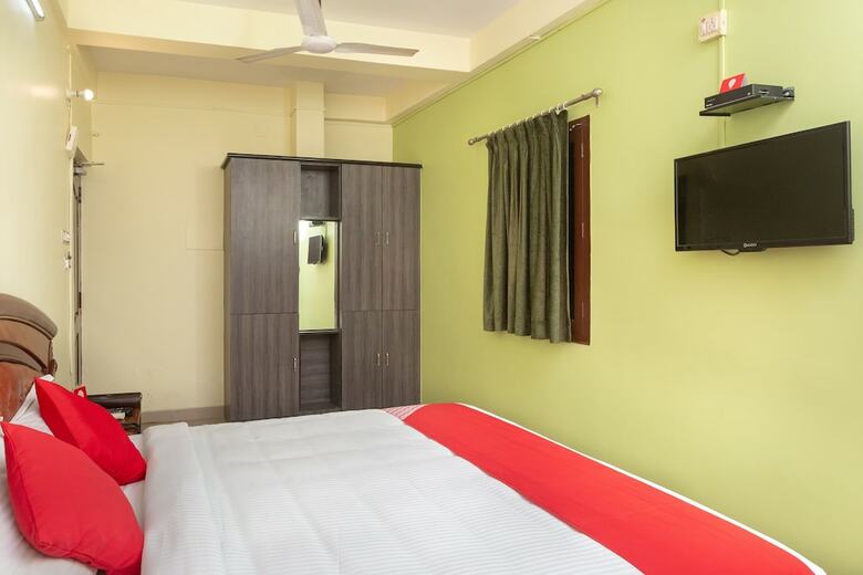 Hotel Oyo 22408 Apple Tree Residency