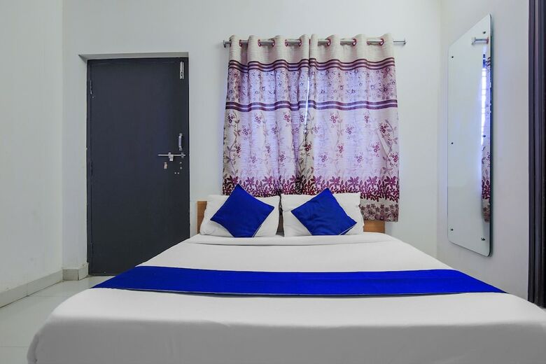 Hotel Oyo 24138 Silverkey Shri Homes