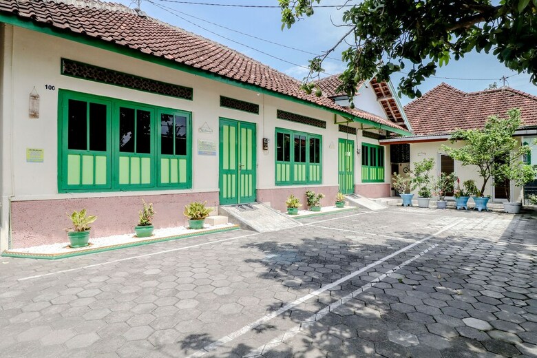 Hostal Bahagia Sederhana Home Stay - Hostel