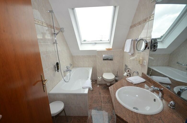 Hotel Parkschl��chen Maasdorf