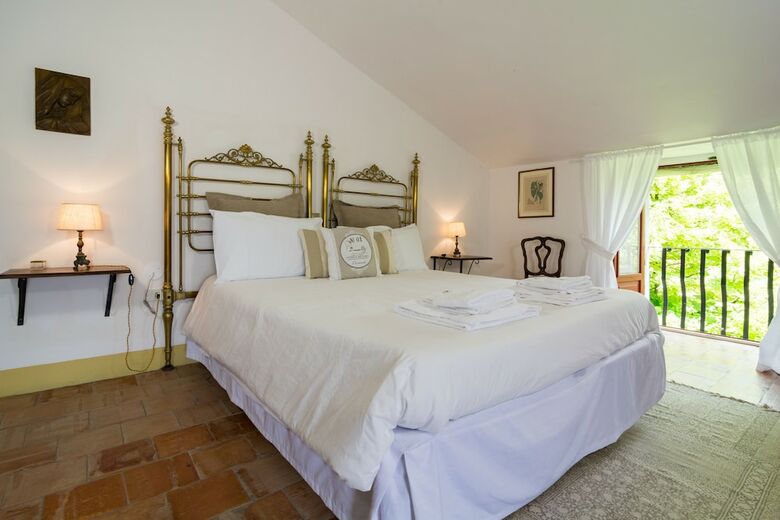 Agroturismo Castello Di Serragiumenta
