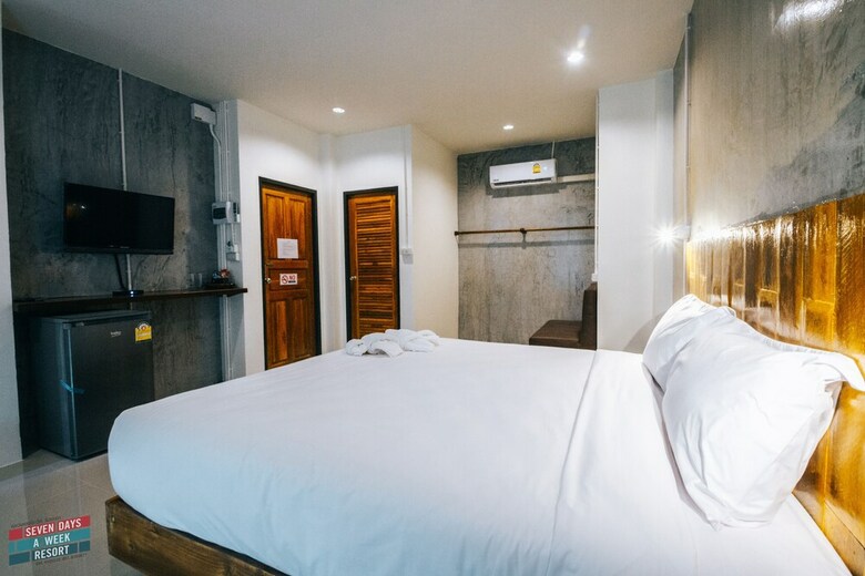 Hotel Seven Days A Week Resort